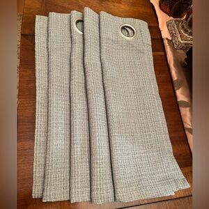 Macy’s Sage Green Textured Single Valance w/Silver Grommets (21”x 52”) Like New